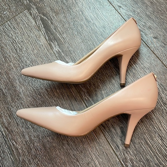 NIB Michael Kors Leather MK Flex Mid Pump - Picture 6 of 9